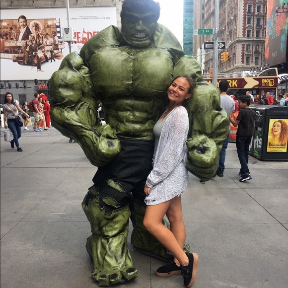 Meet your Posher, Nikki - Picture 2 of 5